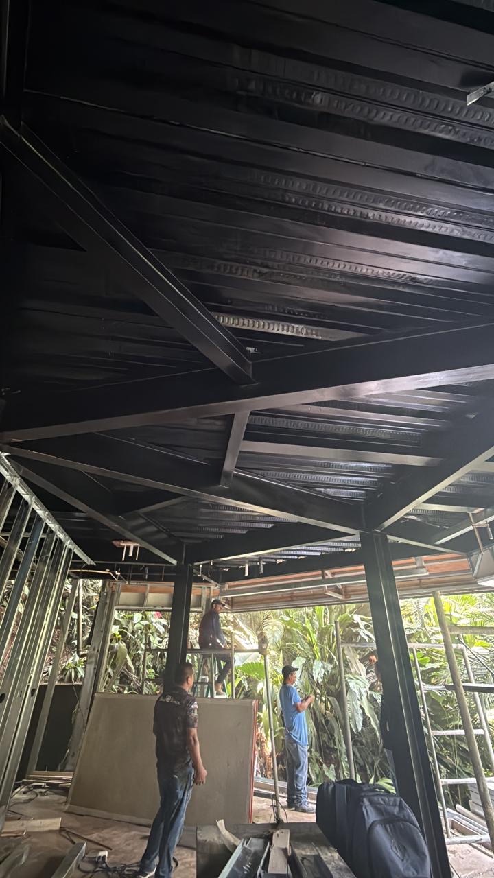 Casa Quivira remodel: the steel-frame ceiling