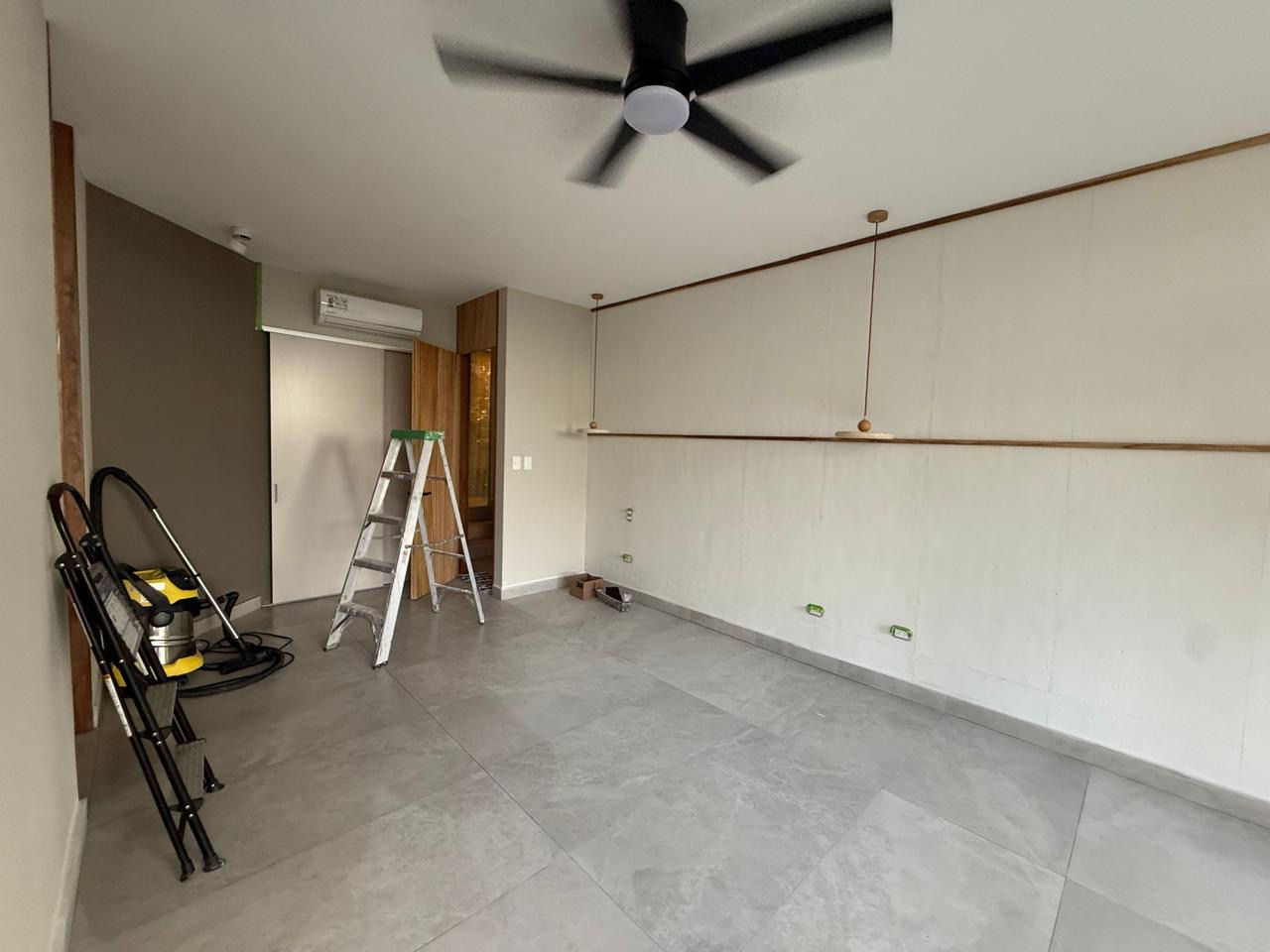 Casa Quivira remodel: a finished room